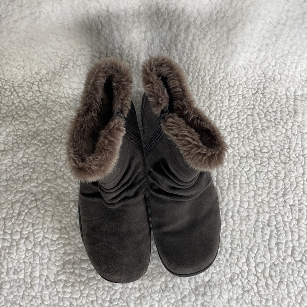 Booties. Trendsetter. Size 8. - Picture 4 of 5